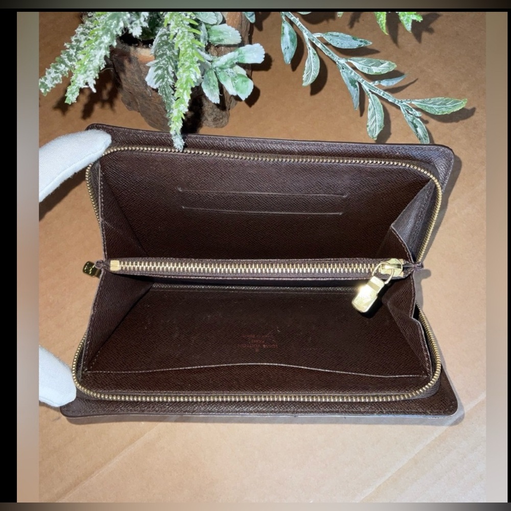 ✅ DAMIER AUTHENTIC ZIP LONG WALLET
LOUIS VUITTON - Picture 5 of 12